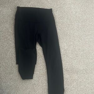 Wunder under black leggings